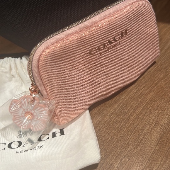 Coach coin purse with limited edition Coach Charm - Picture 6 of 6